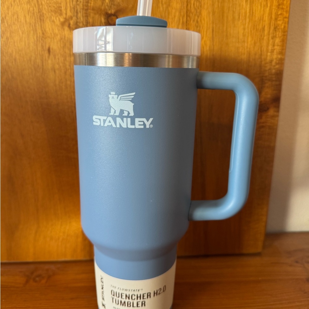 NWT Stanley 40 oz Quencher Tumbler Indigo